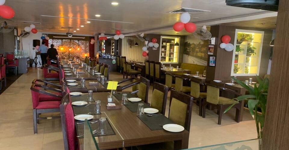 Top 10 Restaurants in Alambagh, Lucknow 7 | LucknowBuzz Reviews of The Posh Pouf, Alambagh, Lucknow | LucknowBuzz